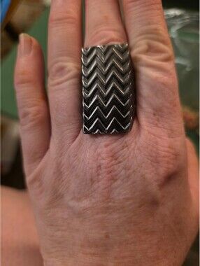 House of Harlow Gunmetal Textured Chevron Zigzag Shield Statement Ring Sz 8